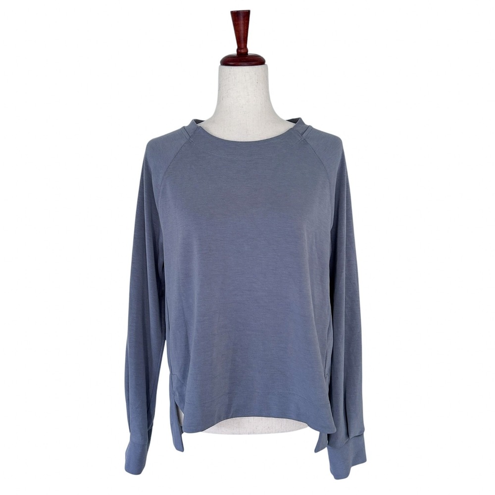 Athleta Women's Medium Seasoft Crewneck Sweatshirt in Gray Blue Style #532401